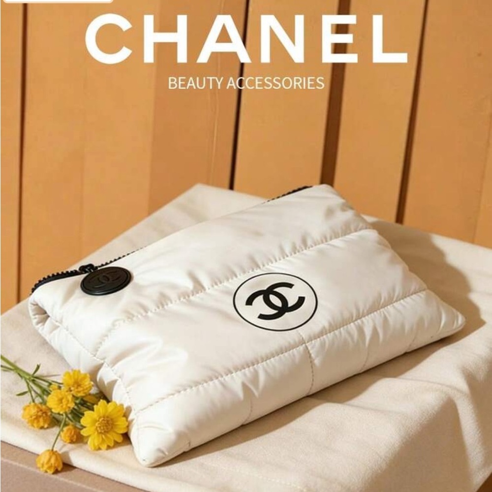 💞- Chanel white puffy makeup bag pouch clutch cosmetic case - Picture 9 of 16